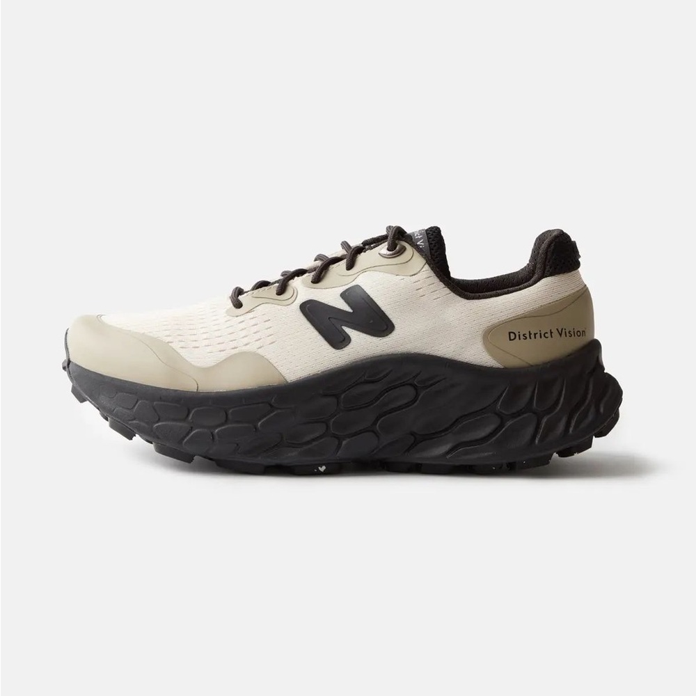 District Men's Cream and Black Athletic Shoes